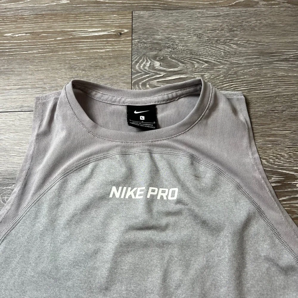 Nike Pro Tank Top Womens L Gray Sleeveless Athletic Training Mesh Cropped Logo